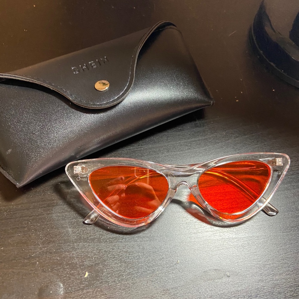 I’m selling sunglasses